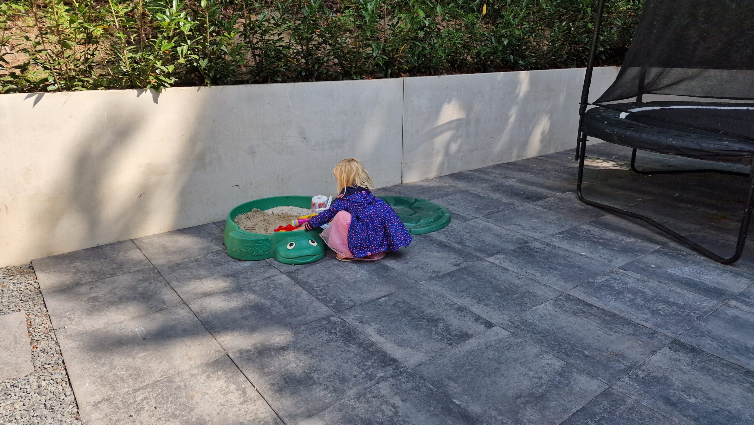Zandbak en trampoline